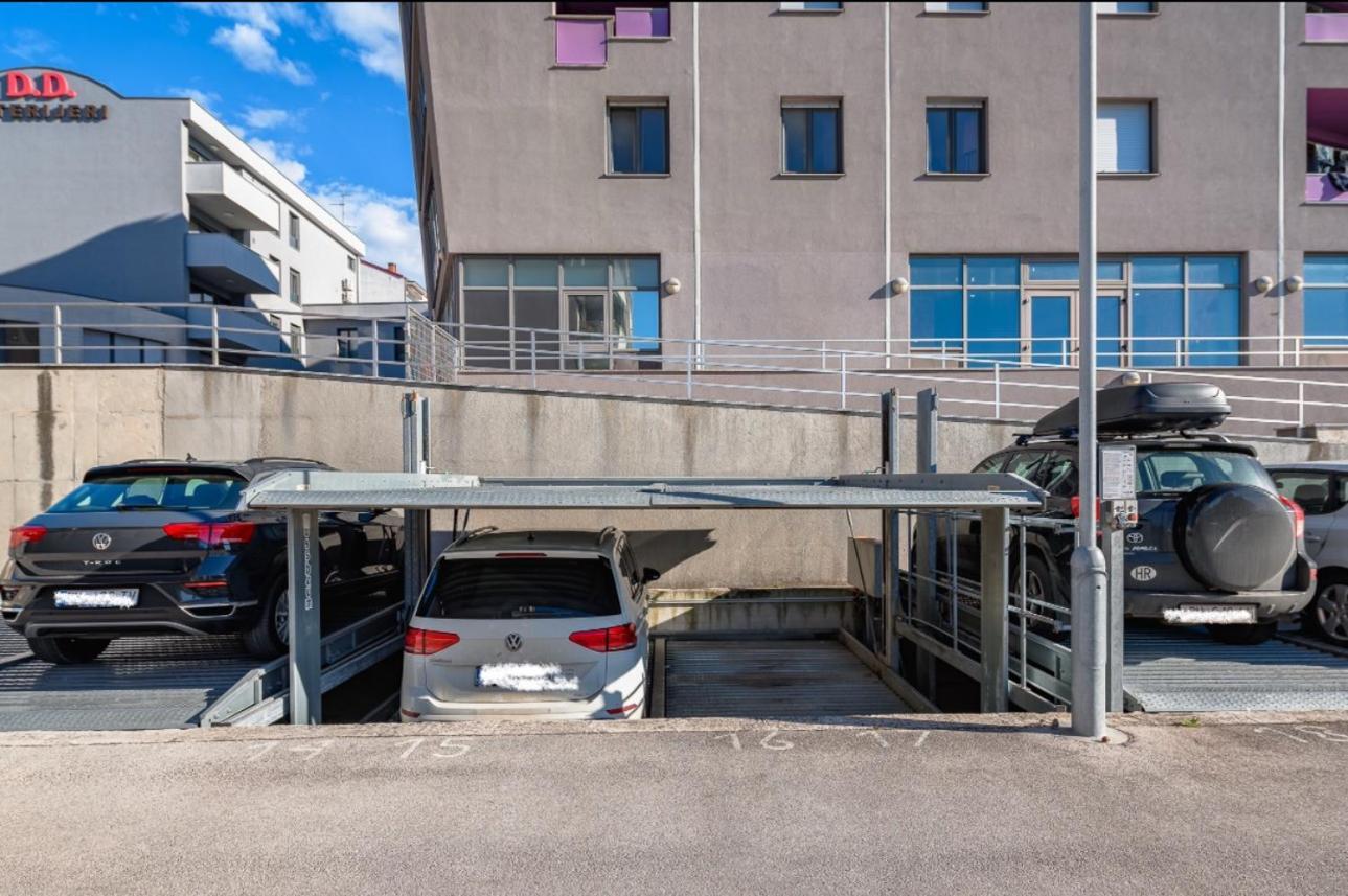 Aureo Apartment Pula Center المظهر الخارجي الصورة